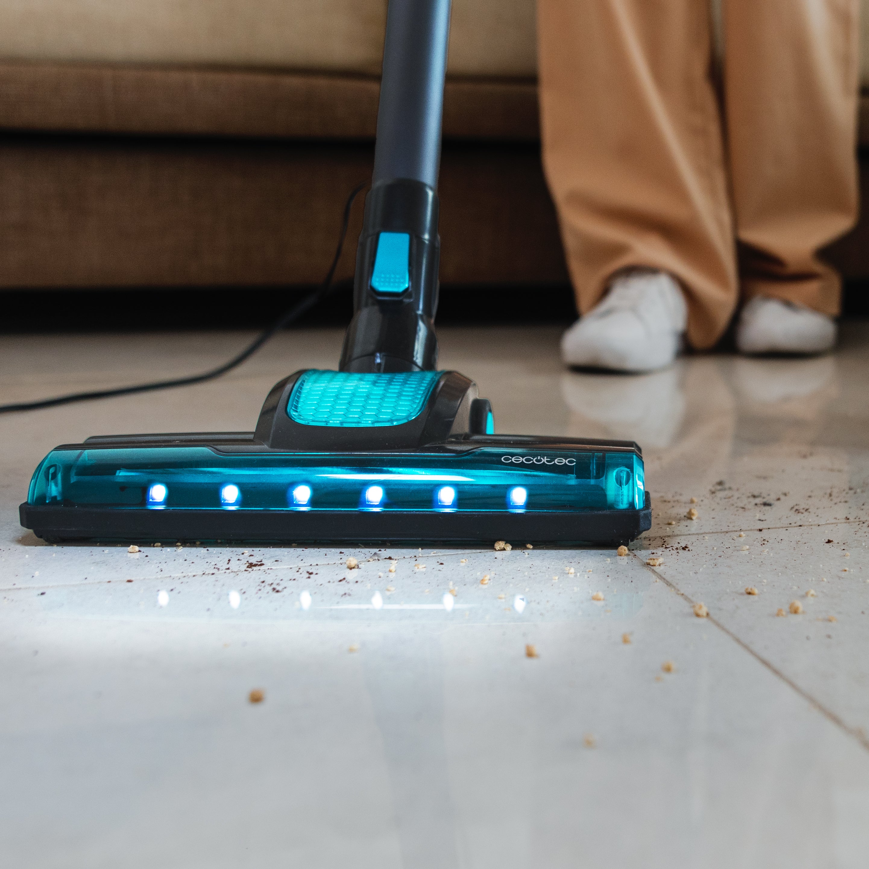 Cecotec Conga 700 PowerHead Aspirapolvere 615 W UltraPower Tecnologia di Aspirazione Potente