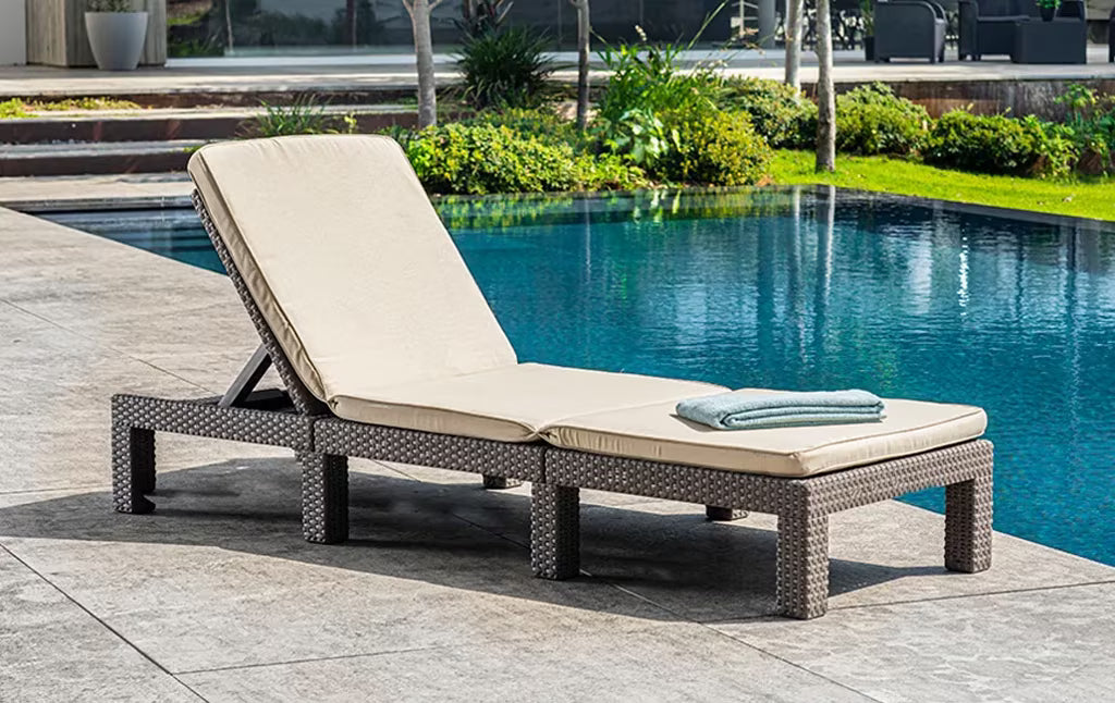 Keter - Tumbona de exterior Daytona Deluxe capuchino