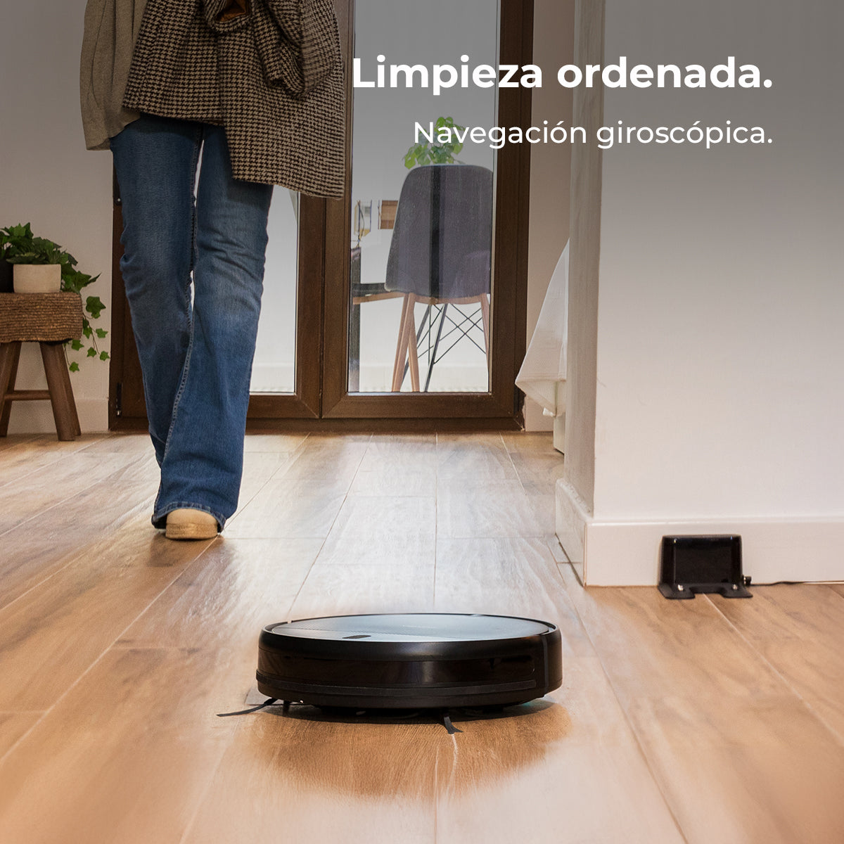 Cecotec Conga M10 Aqua Robot Aspirapolvere 3000 Pa Navigazione Giroscopica Fino a 150 Metri Quadrati Batteria 2000 mAh Mocio