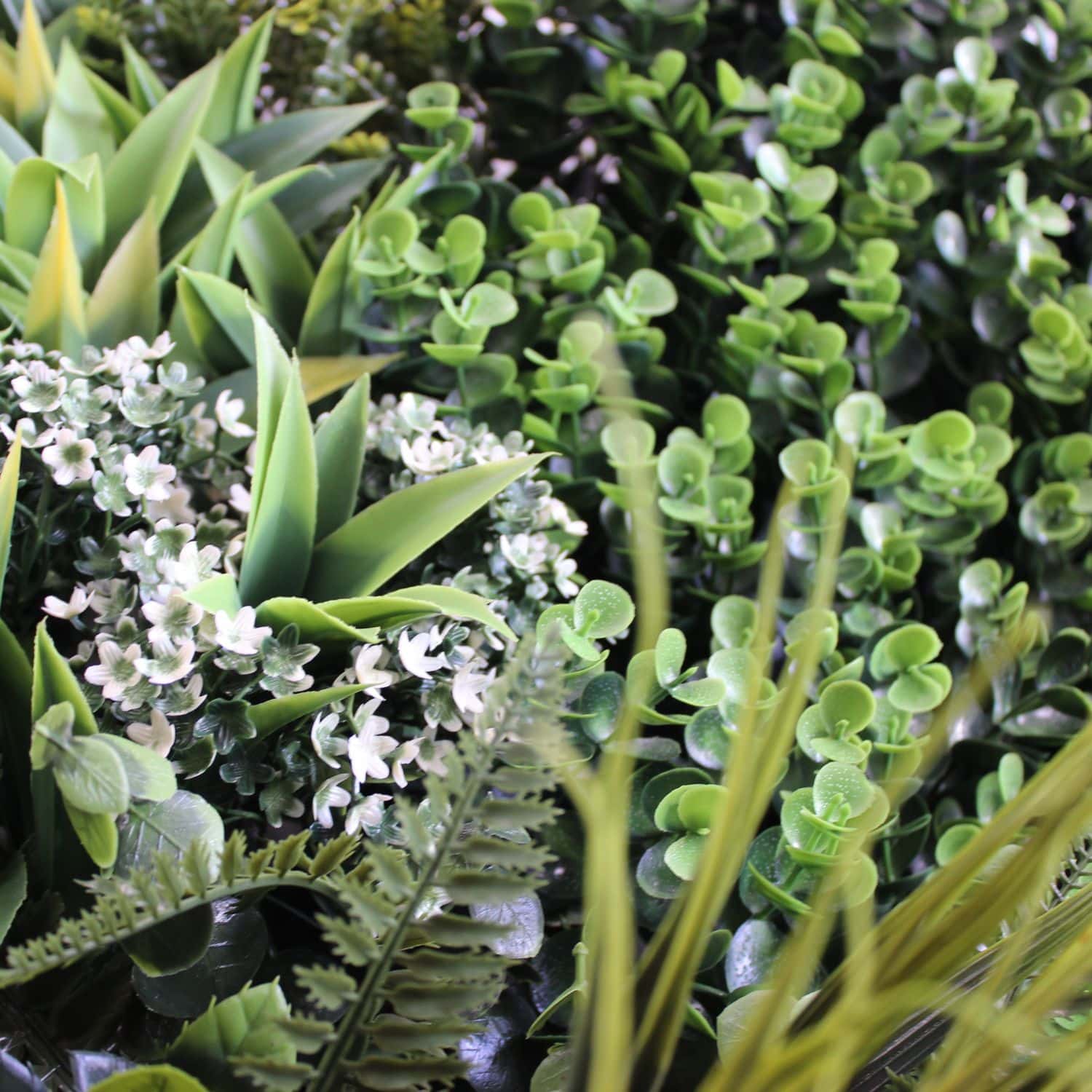 https://www.unicesped.com/wp-content/uploads/2025/12/Jardin-Vertical-Artificial-Colour-Spring-detalles.jpg