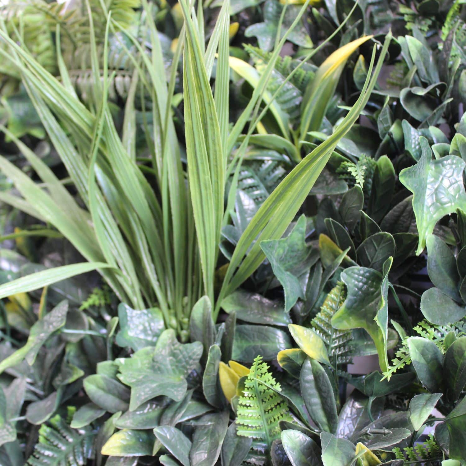 https://www.unicesped.com/wp-content/uploads/2025/12/Jardin-Vertical-Artificial-Green-Garden-detalle.jpg