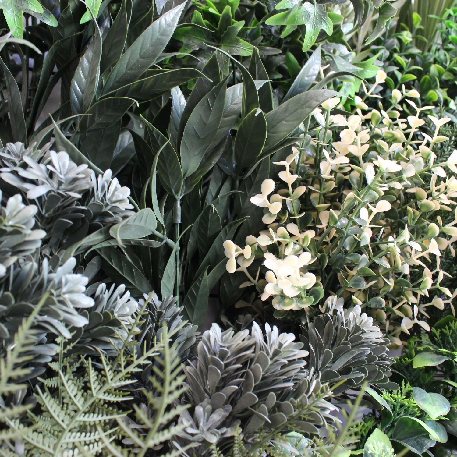 https://www.unicesped.com/wp-content/uploads/2025/12/Jardin-vertical-premium-Green-Winter-detalle.jpg