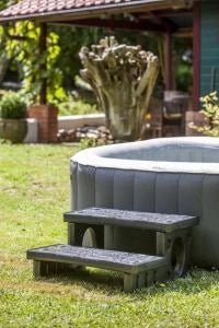 Gre - Escalera para SPA de 2 peldaños SPAL2 - BricoandPool