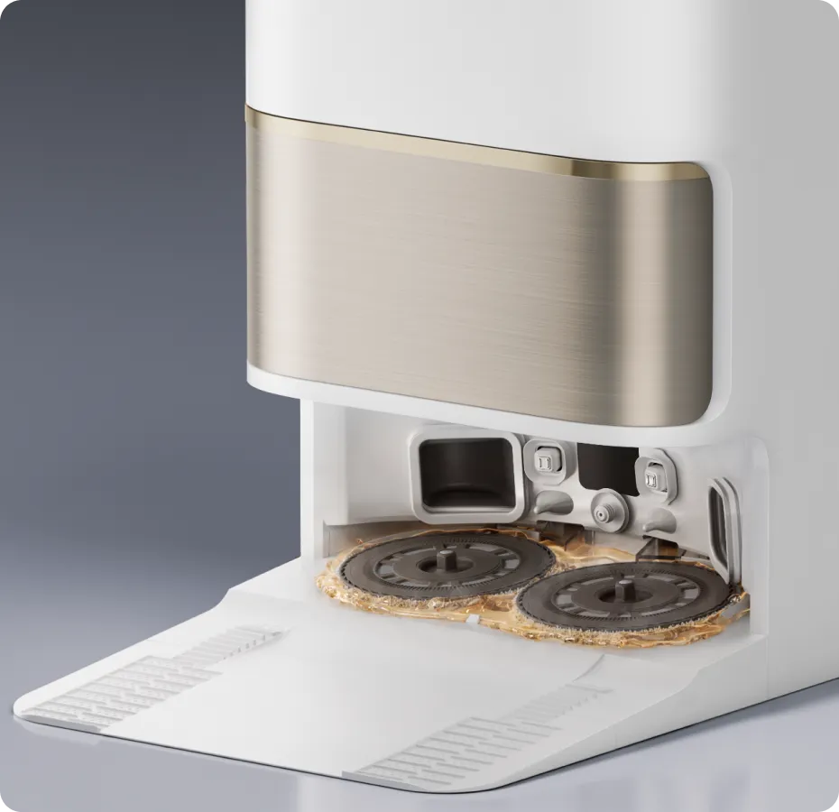 Limpeza das almofadas do esfregão com água quente a 75 °C