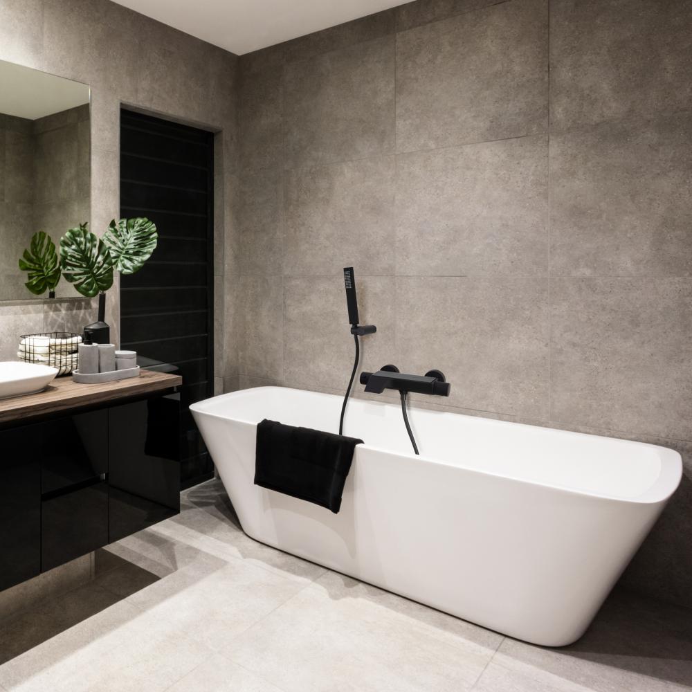 Ramon Soler - Grifo de baño - ducha termostático Urban Chic con salida cascada, inversor integrado y repisa de vidrio negro mate - BricoandPool