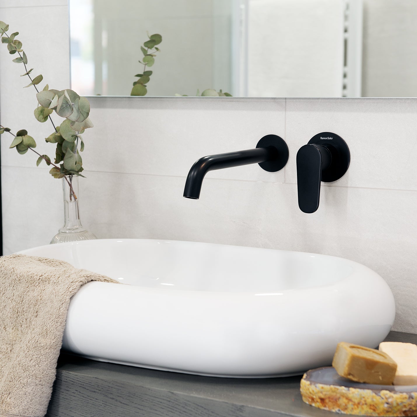 Ramon Soler - Grifo de lavabo empotrado monomando Alexia mural negro mate - BricoandPool