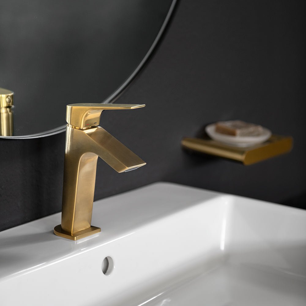 Ramon Soler - Grifo de lavabo monomando Urban Chic con salida en cascada y caudal limitado oro cepillado - BricoandPool