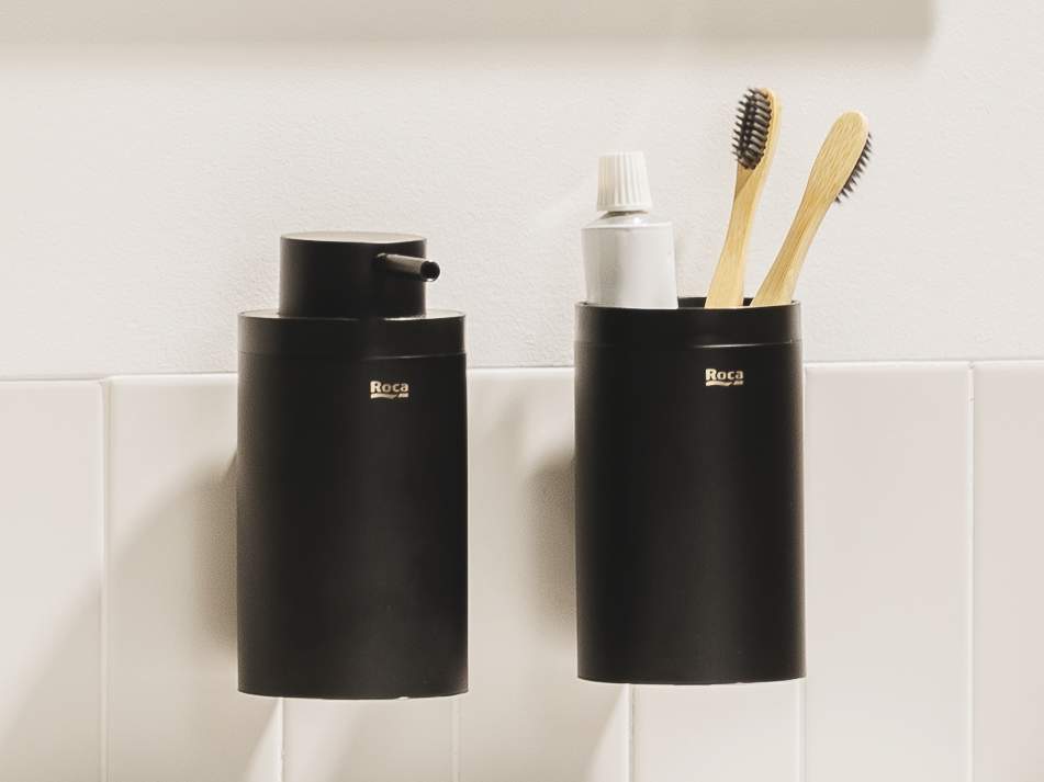 Roca - Dosificador de pared Hotels Round Negro Mate A817596C40 - BricoandPool