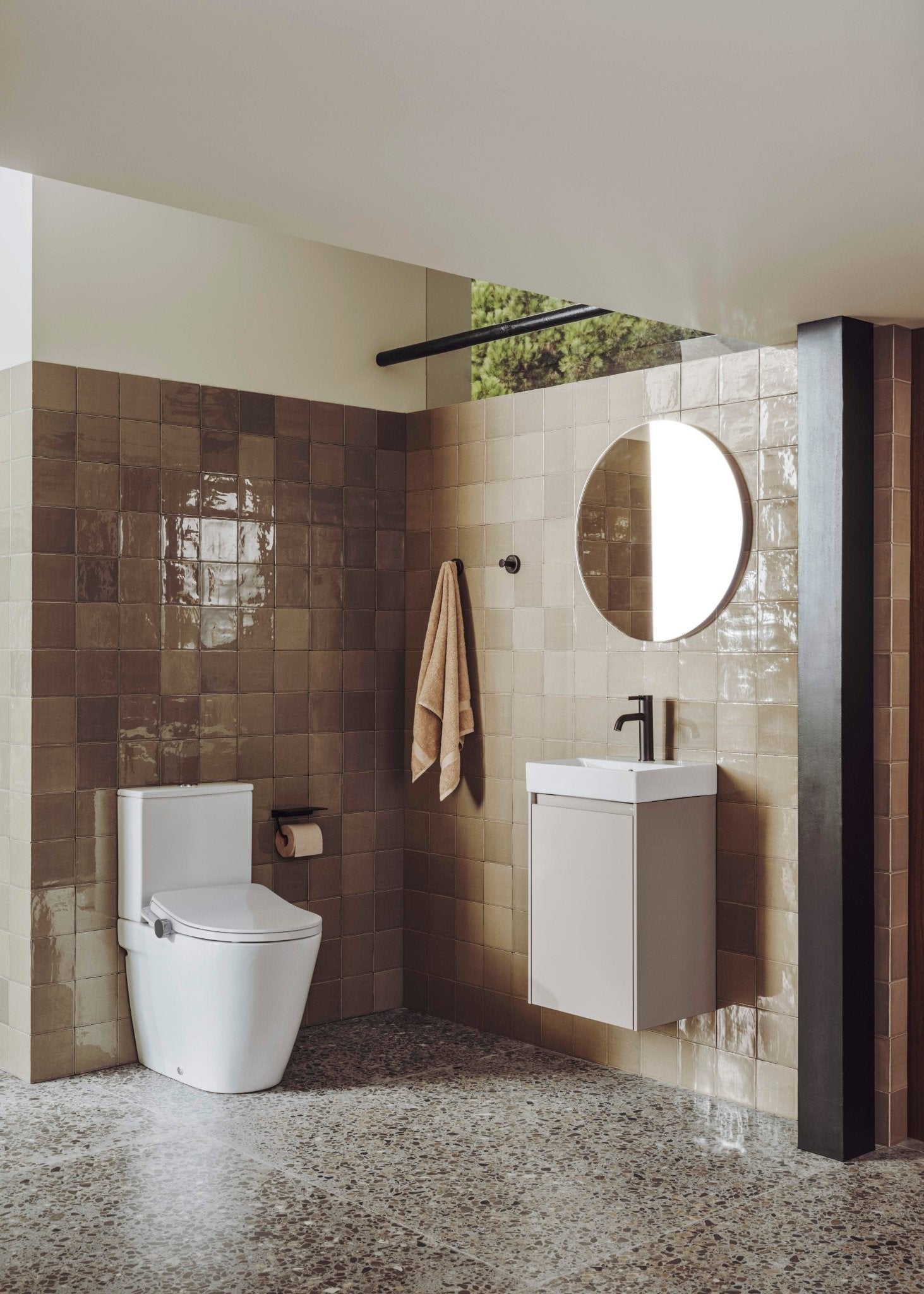 Roca - In - Wash® Ona - Smart toilet compacto adosado a pared Rimless® A803461S01 - BricoandPool