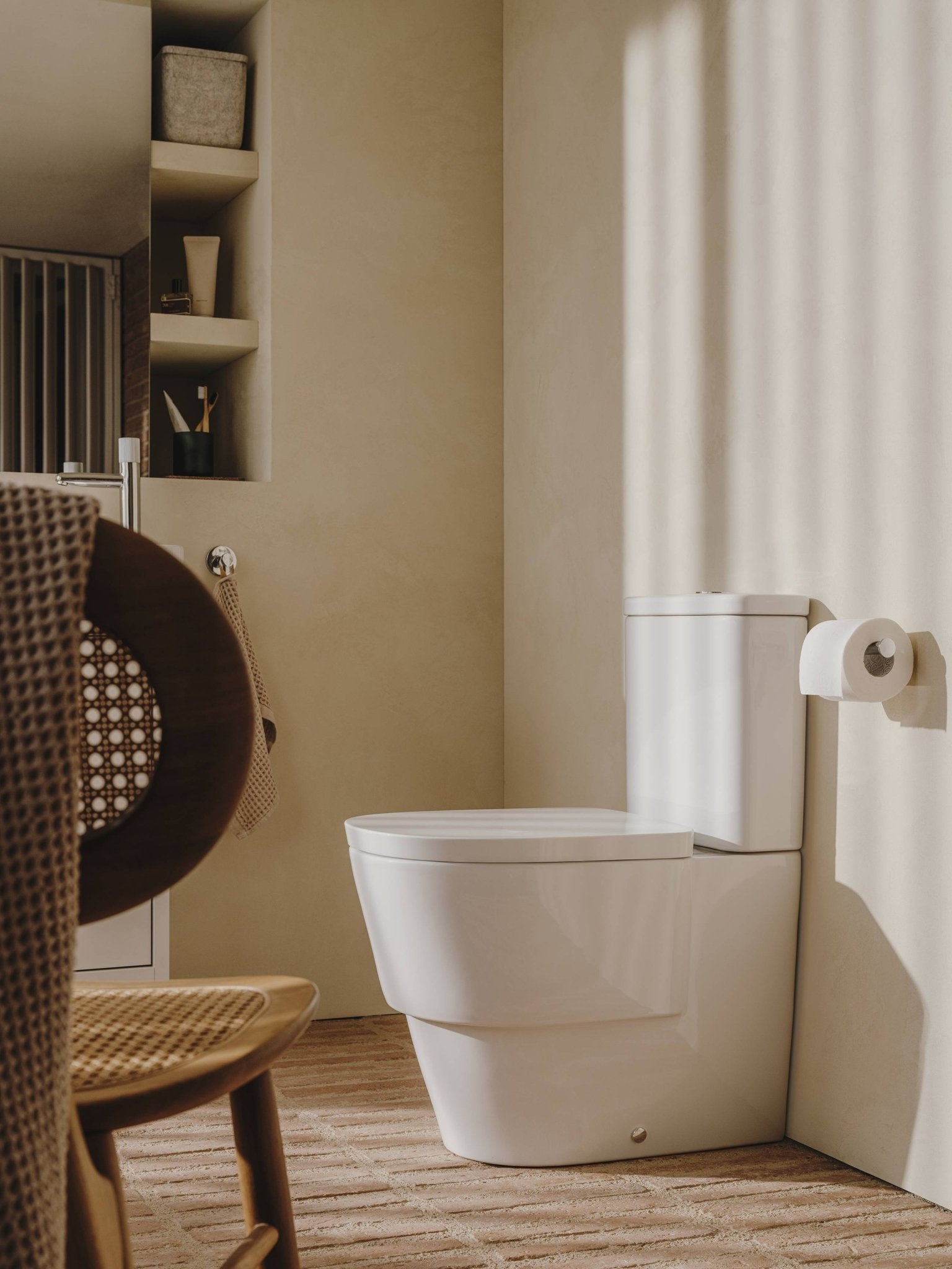 Roca - Inodoro Completo Tura Rimless® Adosado a Pared con Salida Dual - BricoandPool