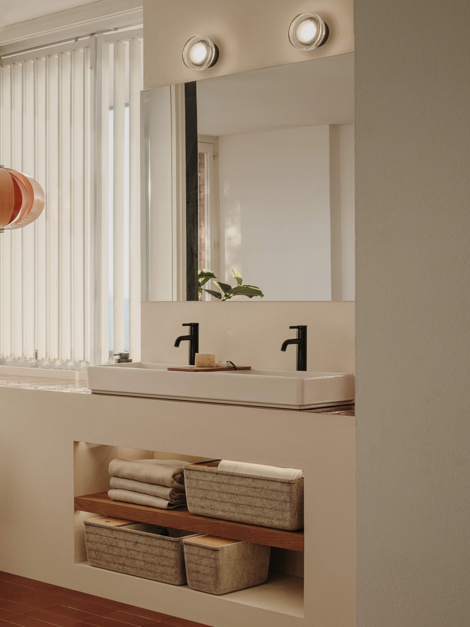 Roca - Lavabo Tura mural con dos orificios para grifería Blanco mate - BricoandPool