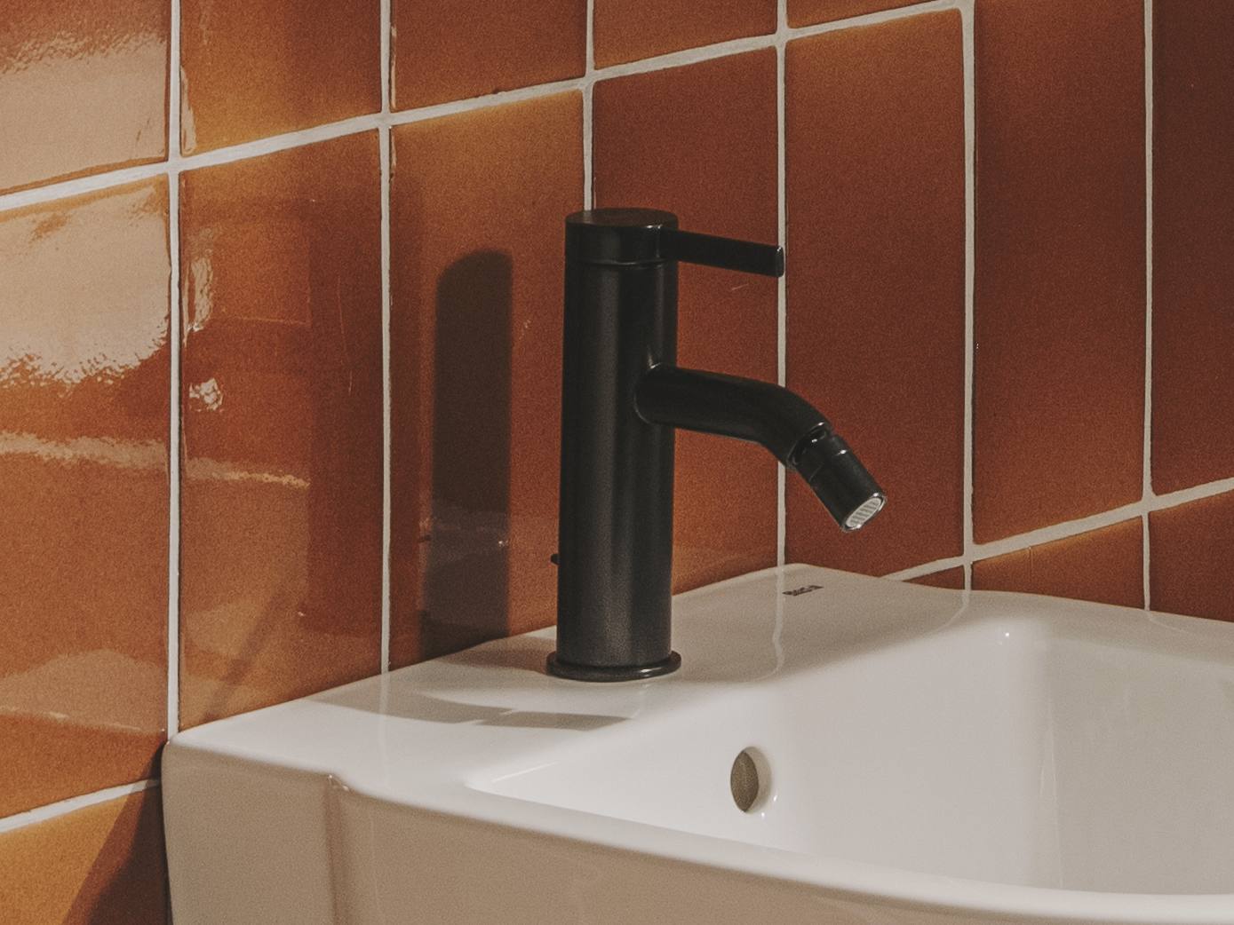 Roca - Mezclador monomando para bidé con desagüe automático Ona Negro Mate A5A609ENB0 - BricoandPool