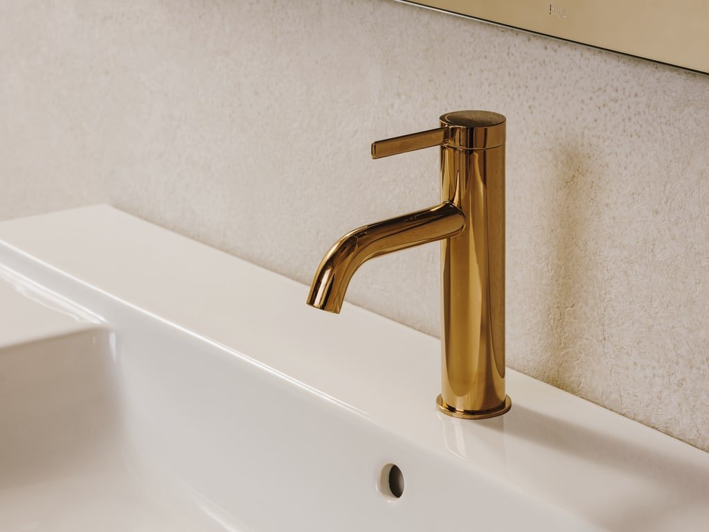 Roca - Mezclador monomando para lavabo con desagüe click - clack y cuerpo liso Ona, Oro Rosado A5A3A9ERG0 - BricoandPool