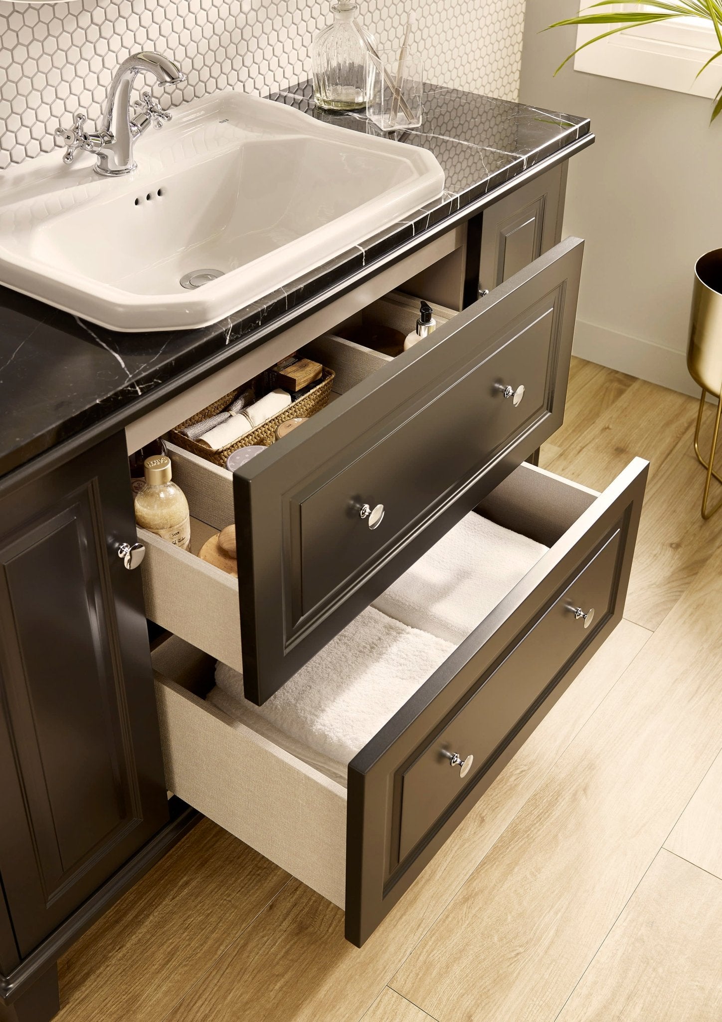 Roca - Mueble base Carmen de dos cajones y dos puertas para lavabo de encimera. Lavabo, encimera de mármol y grifería no incluidos. - BricoandPool